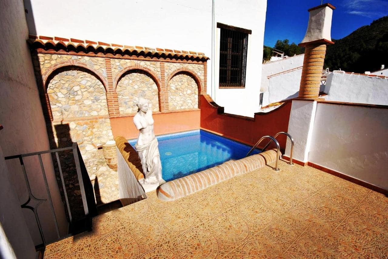 vista de la piscina del B&B el Acebuchal Frigiliana